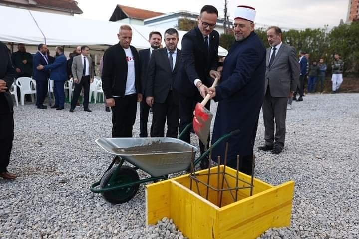 Vihet gurthemeli i xhamisë në Lagjen e Spitalit në Gjilan