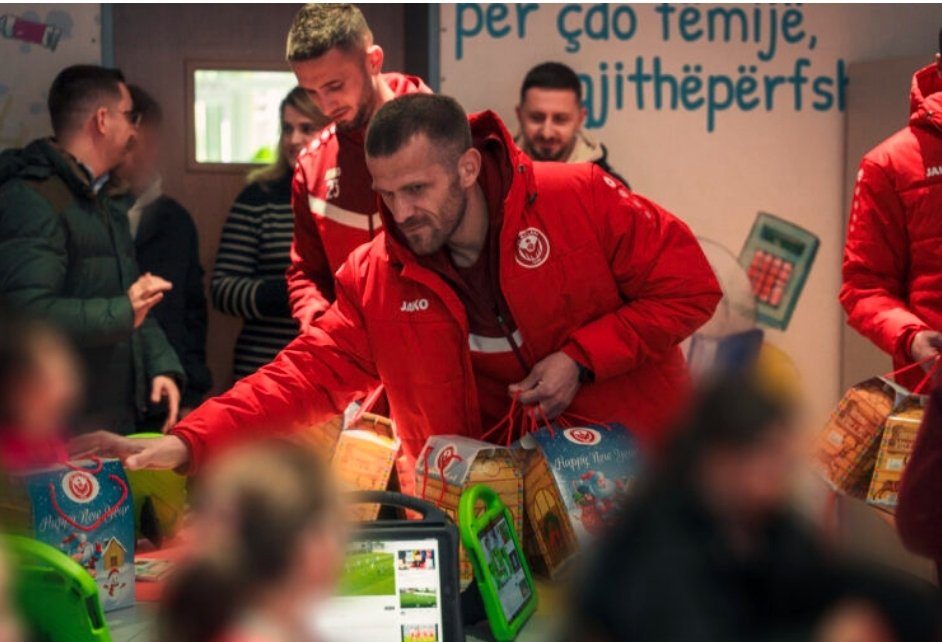 Futbollistët e SC Gjilanit vizitojnë fëmijët me nevoja të veçanta